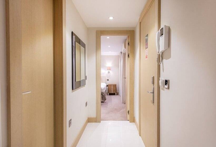דירת אקזקיוטיב, חדר שינה 1, Claverley Court