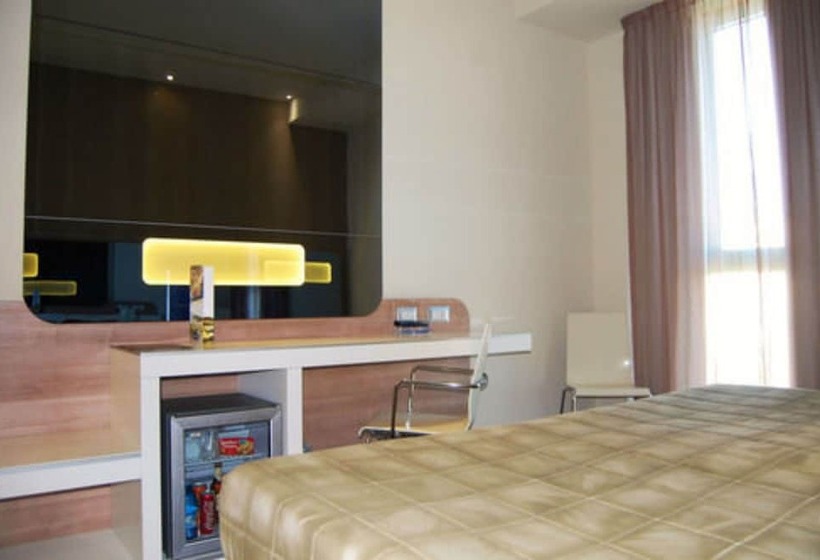 اتاق استاندارد سه نفره, Idea Hotel Plus Savona