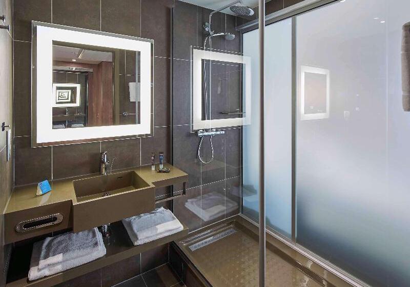 اتاق کلاب, Regent Shanghai Pudong   Complimentary First Round Minibar Per Stay   Including A Bottle Of Wine