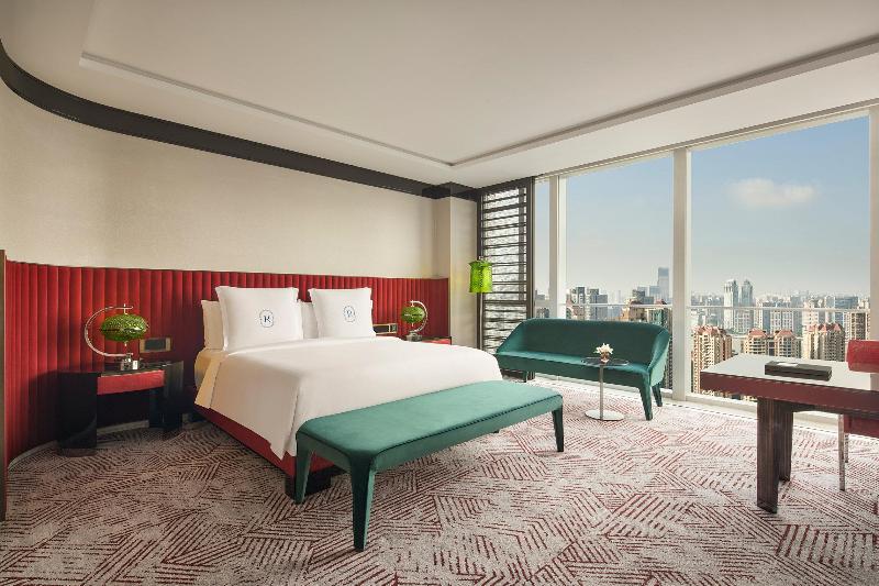 اتاق استاندارد با تخت بزرگ برای معلولان, Regent Shanghai Pudong   Complimentary First Round Minibar Per Stay   Including A Bottle Of Wine