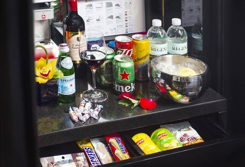 اتاق کلاب, Regent Shanghai Pudong   Complimentary First Round Minibar Per Stay   Including A Bottle Of Wine