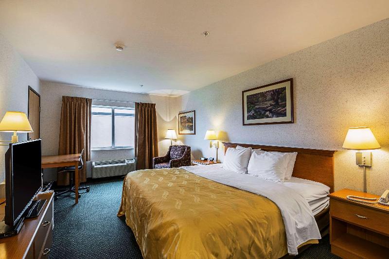 Люкс, Quality Inn & Suites Belmont Route 151