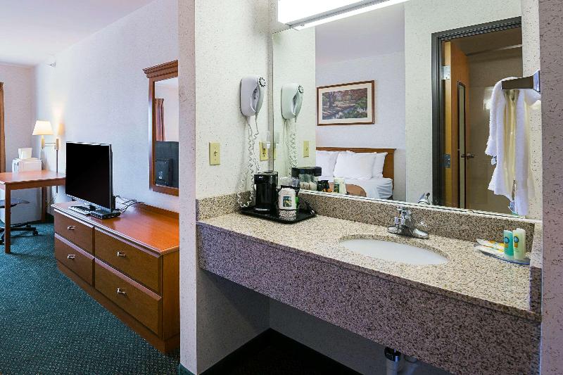スイート, Quality Inn & Suites Belmont Route 151