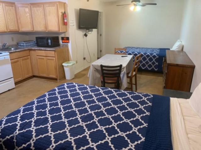 Номер Стандарт, Cotulla Executive Inn