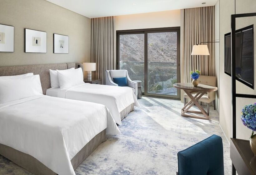 Номер Deluxe Вид на Горы, Address Beach Resort Fujairah