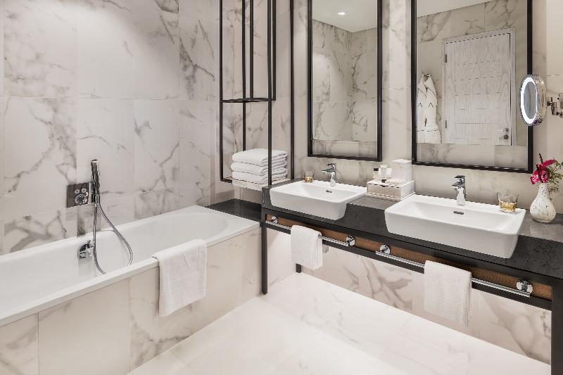 Номер Deluxe Вид на Бассейн, Address Beach Resort Fujairah