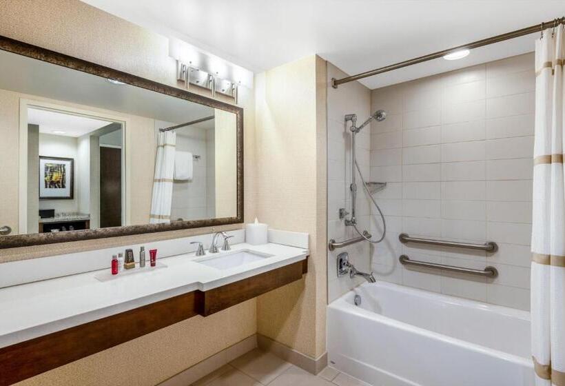 Номер Стандарт Кровать Кинг Адаптированный для Инвалидов, Denver Marriott Westminster