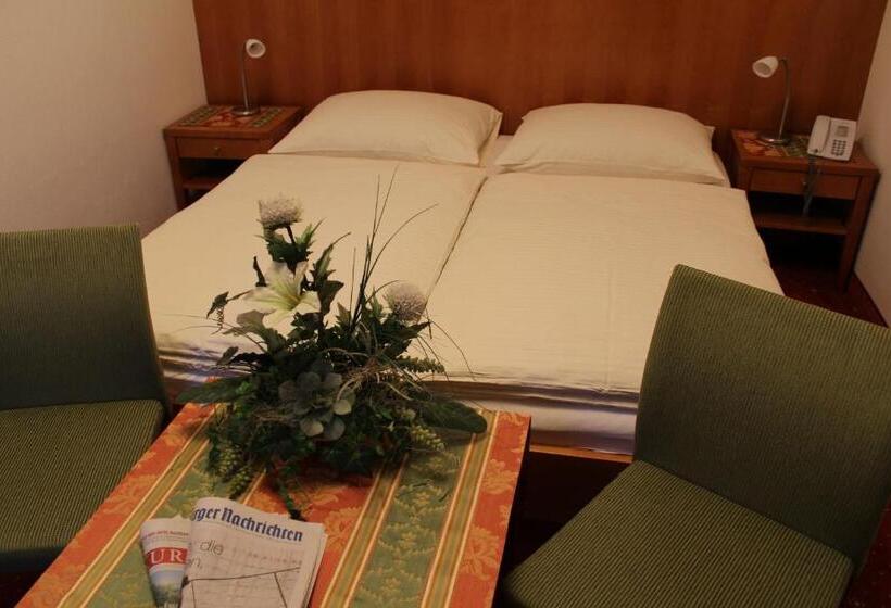スタンダードトリプルルーム, Airporthotel Salzburg   Hotel Am Salzburg Airport