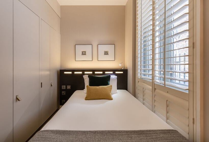 اتاق استاندارد یک نفره, The Resident Soho