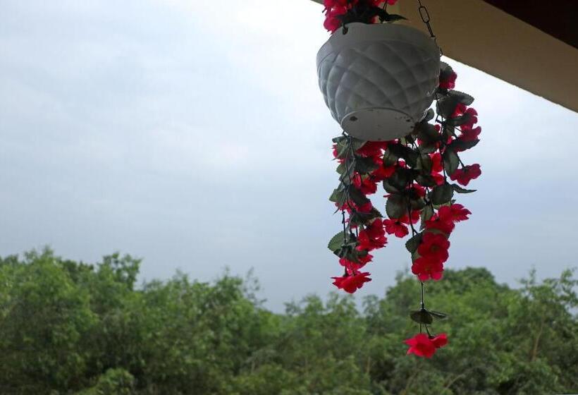Номер Deluxe, Resort Neel Nirjan !! Best Family Resort In Bolpur Santiniketan With Swimming Pool !!
