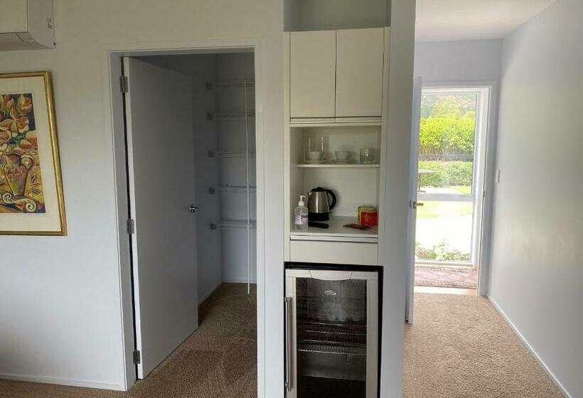 Люкс Deluxe Кровать Кинг, Fitzroy Bnb 39b Whangapoua Road