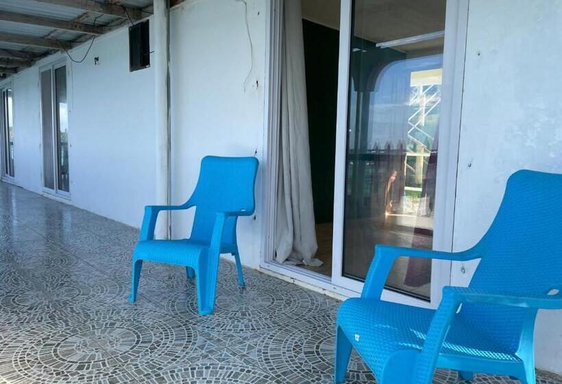 디럭스 룸, The Wave Hostel Corn Island