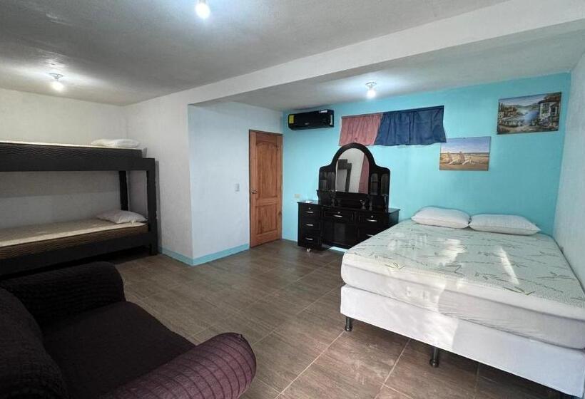디럭스 4인 룸, The Wave Hostel Corn Island