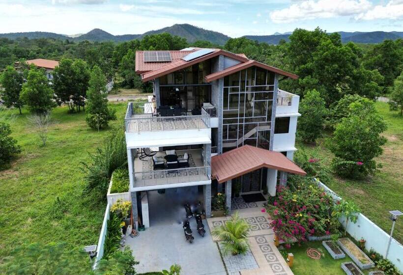 标准三人间, Bella Villa Coron