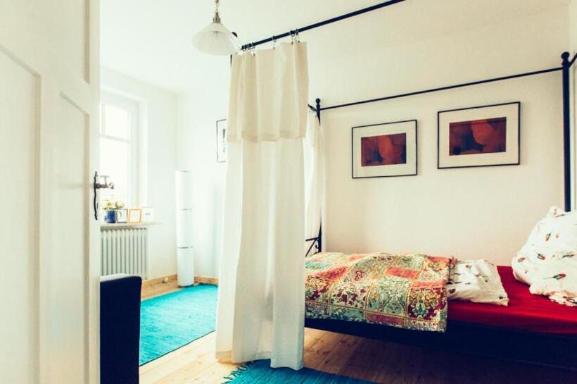Семейный Номер Совместный Санузел, Das Blaue Haus