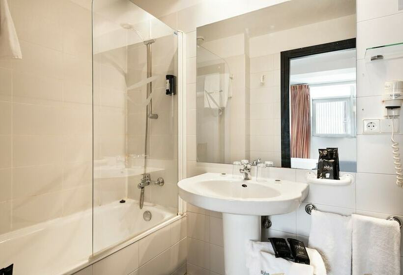 Номер Стандарт Трехместный, Abba Jazz Hotel Vitoria