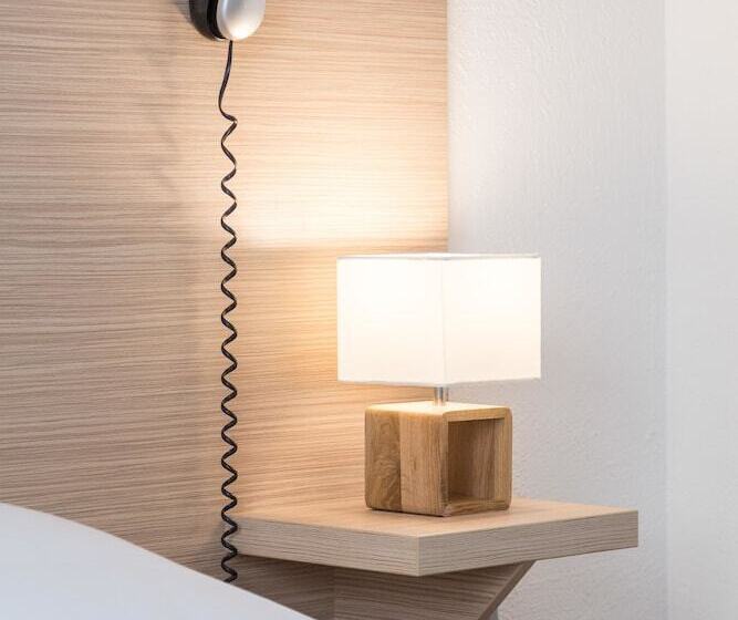 Номер Стандарт Трехместный, Europe Hotel Vieux Port