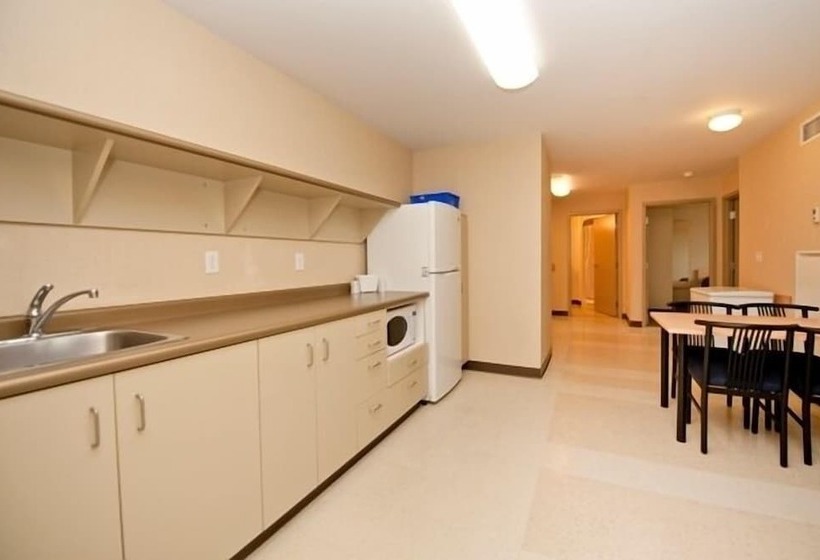 סוויטת 4 חדרים, Residence & Conference Centre   Kamloops