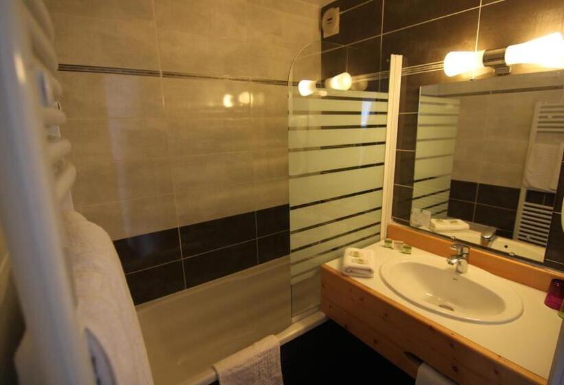 Номер Стандарт Трехместный, Logis Hotel Restaurant Spa Le Lac