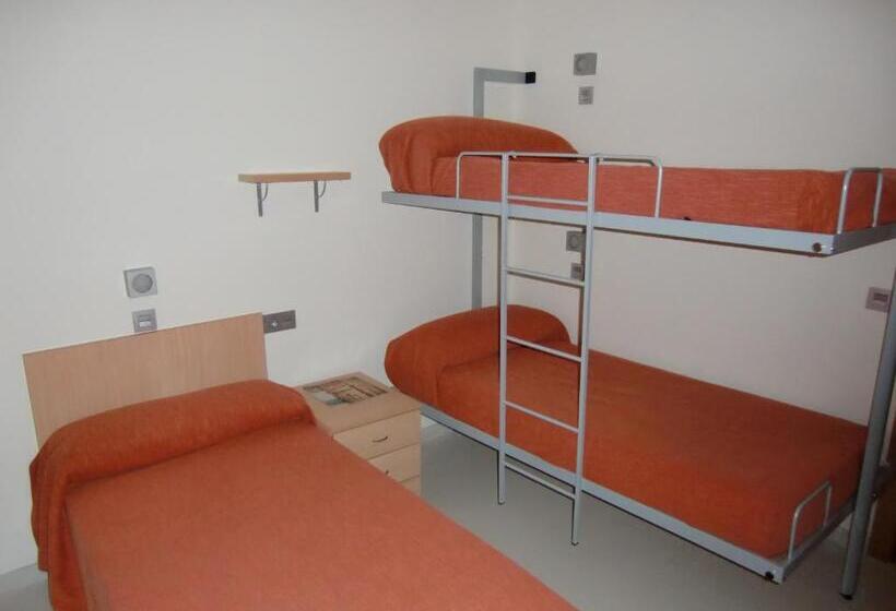 اتاق استاندارد سه نفره, Albergue Inturjoven Sevilla