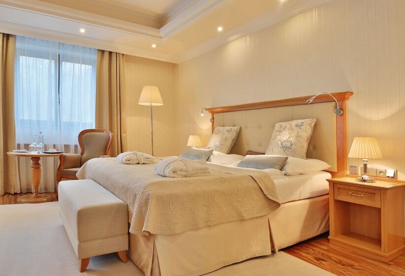 带两个卧室的复式公寓, Retro Riverside Wellness Resort