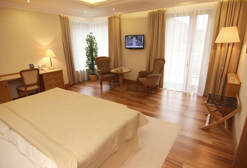 带两个卧室的复式公寓, Retro Riverside Wellness Resort