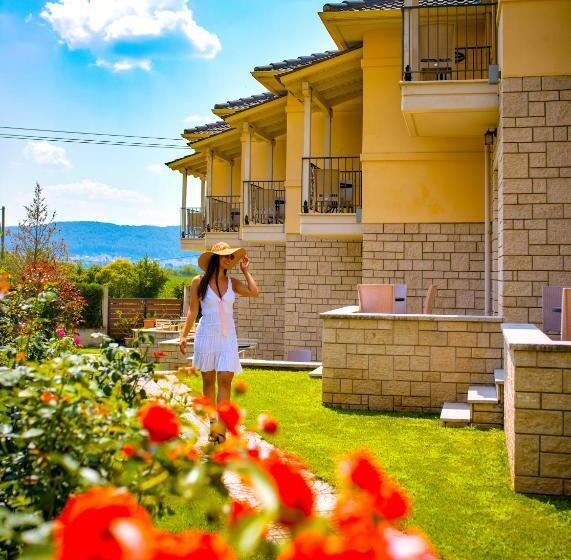 Трехместный Номер Стандарт Вид на Сад, Anemolia Resort And Spa