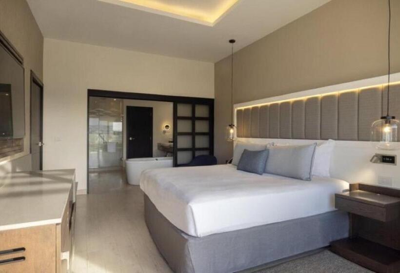 Полулюкс Клуб, Hideaway At Royalton Blue Waters, An Autograph Collection All Inclusive Resort   Adults Only