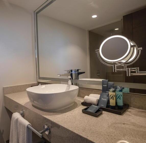 Люкс Клуб, Hideaway At Royalton Blue Waters, An Autograph Collection All Inclusive Resort   Adults Only