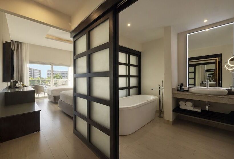 Полулюкс Deluxe Вид на Море, Hideaway At Royalton Blue Waters, An Autograph Collection All Inclusive Resort   Adults Only