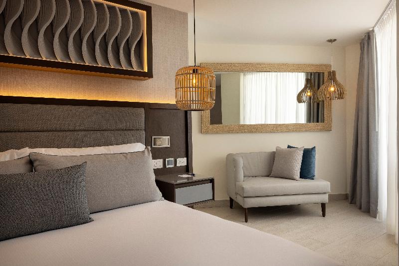 Номер Deluxe, Hideaway At Royalton Blue Waters, An Autograph Collection All Inclusive Resort   Adults Only