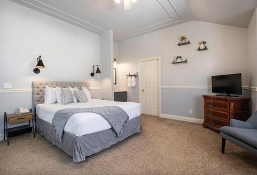 Номер Deluxe с Гидромассажем, Hounds Tooth Inn