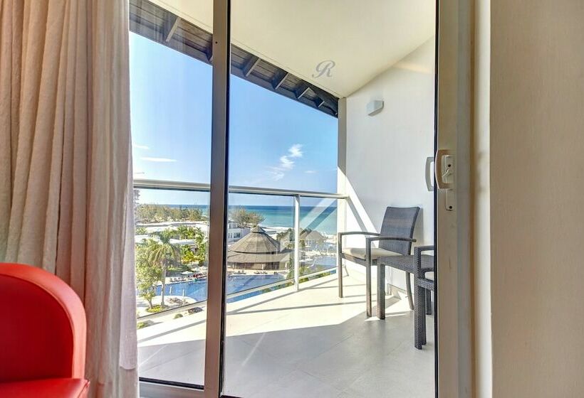 Номер Deluxe Вид на Море, Hideaway At Royalton Blue Waters, An Autograph Collection All Inclusive Resort   Adults Only