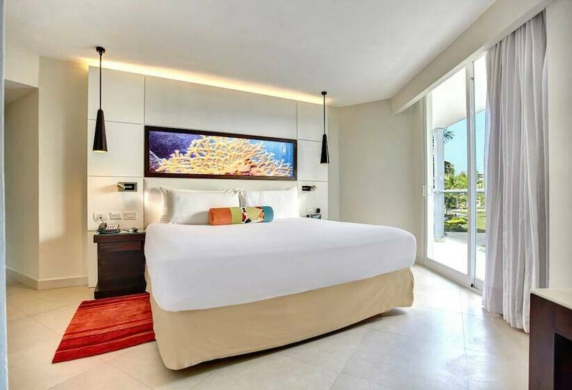 Номер Deluxe, Hideaway At Royalton Blue Waters, An Autograph Collection All Inclusive Resort   Adults Only