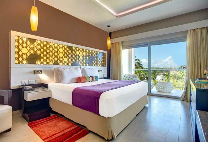 Клубный люкс с видом на море, Hideaway At Royalton Blue Waters, An Autograph Collection All Inclusive Resort   Adults Only