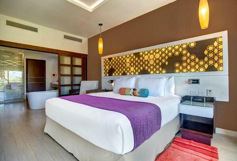 Клубный люкс с видом на море, Hideaway At Royalton Blue Waters, An Autograph Collection All Inclusive Resort   Adults Only