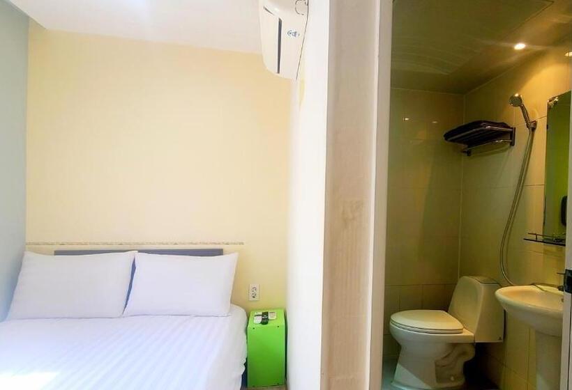Camera Basic, Hostel Tommy