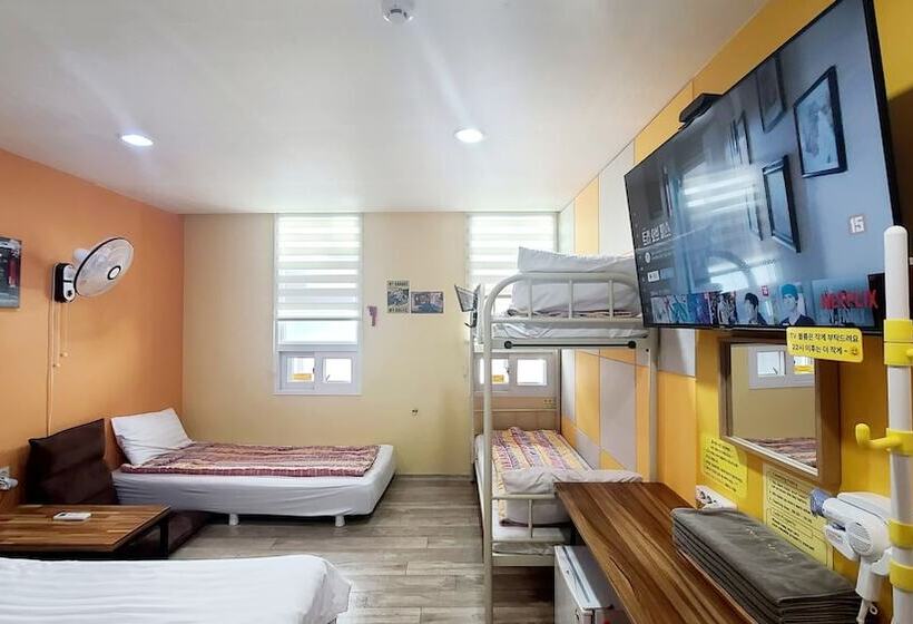 Camera Familiare, Hostel Tommy