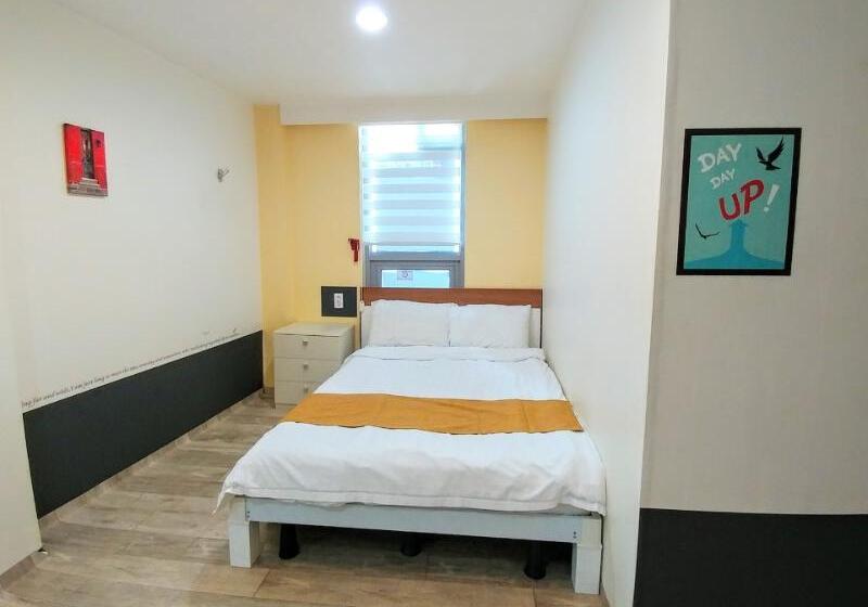 Camera Familiare, Hostel Tommy