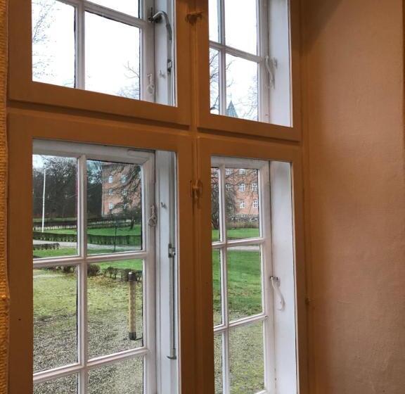 带1个卧室的高级公寓, Sostrup Slot