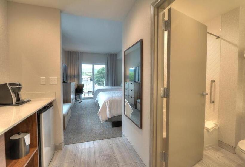 带皇后床的套间, Holiday Inn & Suites Pigeon Forge Convention Center, An Ihg