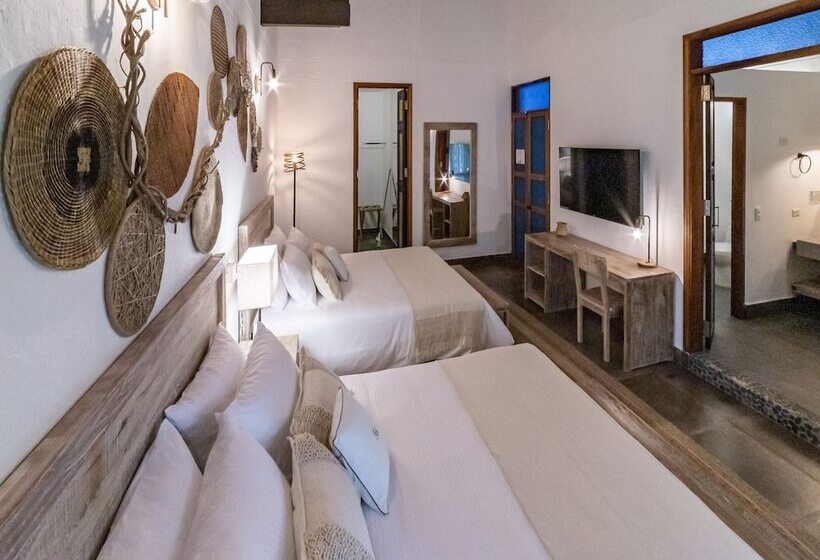 Четырехместный Номер Стандарт с Балконом, Casa Jacaranda Hotel Boutique