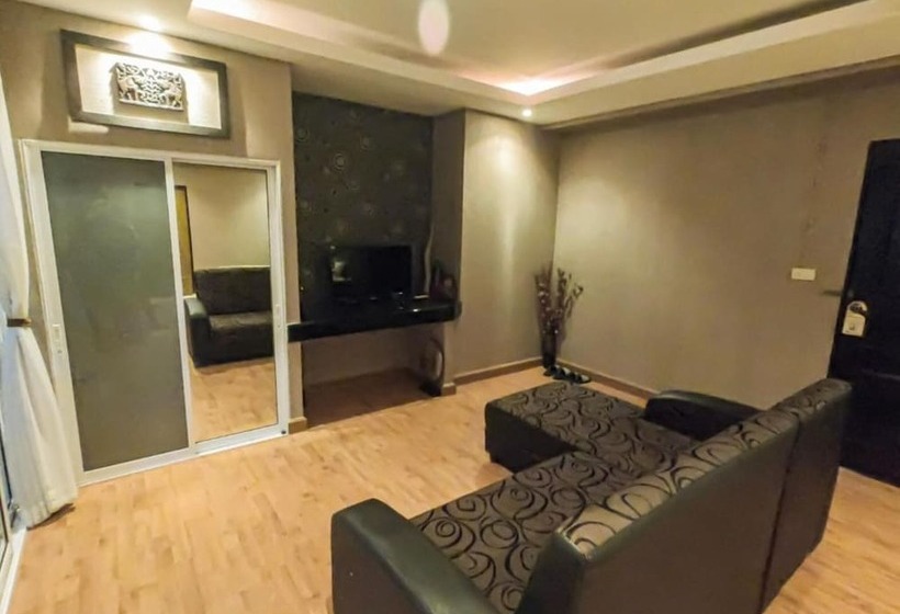 غرفة ديلوكس, Inspire House