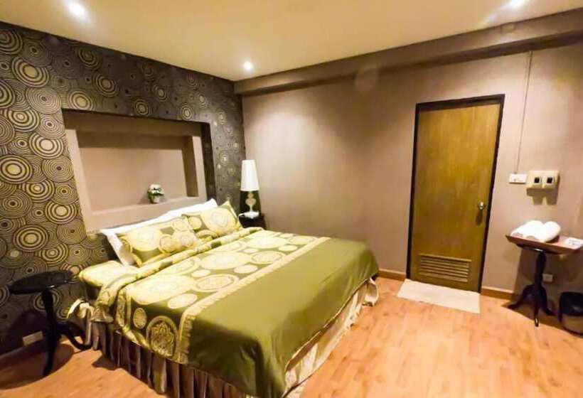 غرفة ديلوكس, Inspire House