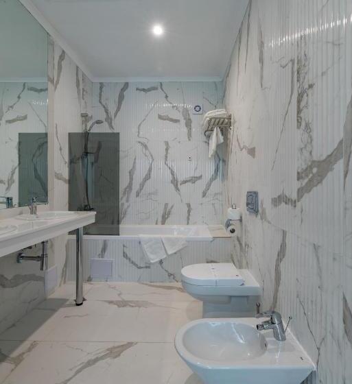 Трехместный Номер Deluxe, Perla Beach Luxury   All Inclusive & Free Beach Access