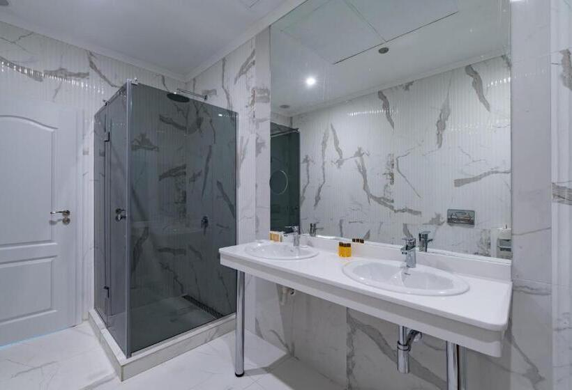 Трехместный Номер Deluxe, Perla Beach Luxury   All Inclusive & Free Beach Access