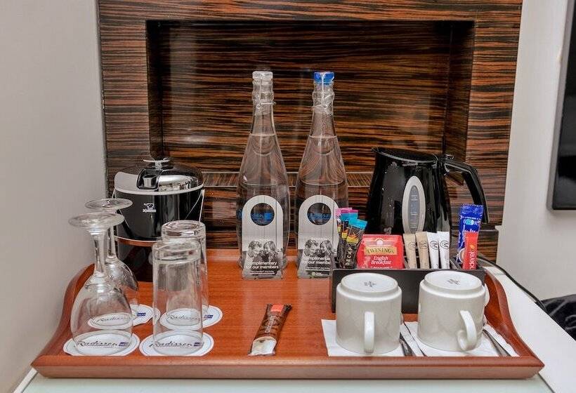 اتاق سوپریور با چشم‌انداز استخر, Radisson Blu Hotel Lusaka