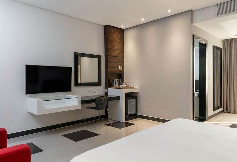 اتاق سوپریور با چشم‌انداز استخر, Radisson Blu Hotel Lusaka