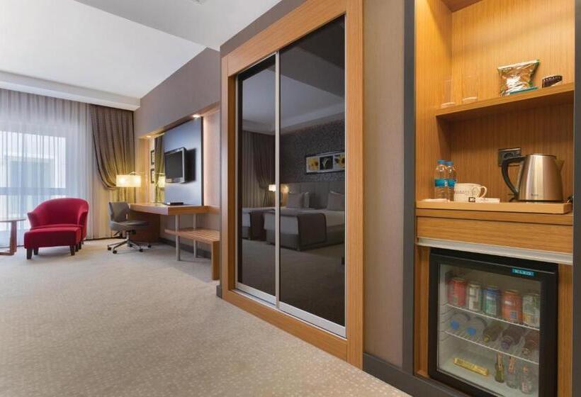 Standard Connecting Room, Ramada Plaza By Wyndham Izmit
