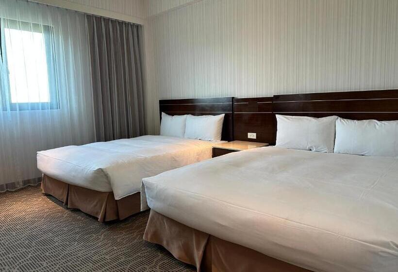 اتاق لوکس چهار تخته, Young Soarlan Hotel   Tainan